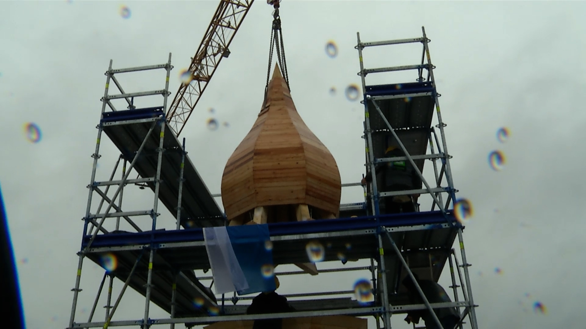 MEgional am 28. September 2020 mit der neuen Turmspitze für das MVZ Olbernhau MEgional am 28. September 2020 mit der neuen Turmspitze für das MVZ Olbernhau